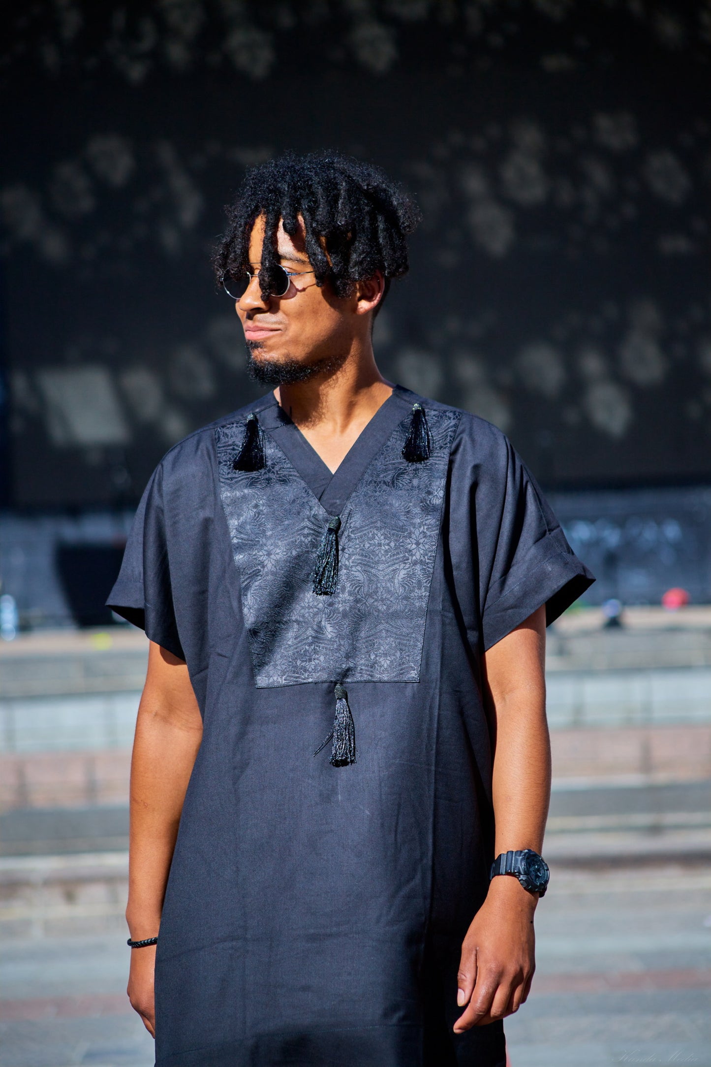 Men’s black V-necked smart eshiki tunic .